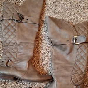 womens quilted boots size 7 from the buckle